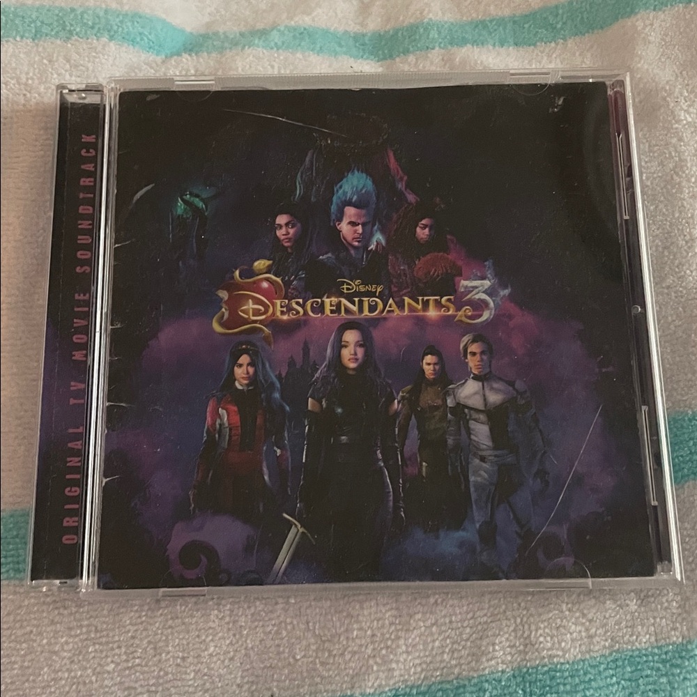 🔥 2/$25 - Disney Descendants 3 Soundtrack CD